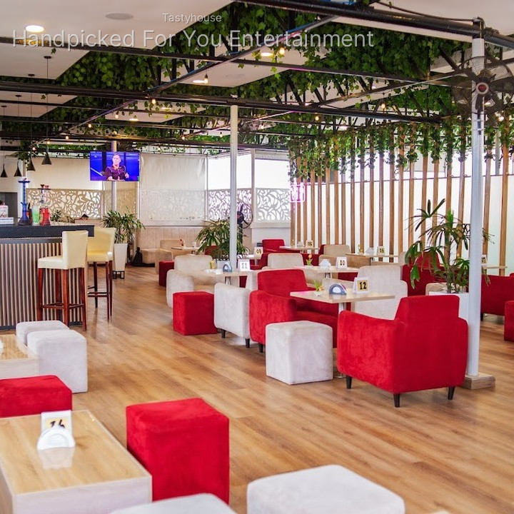 Charley’s Lounge Restaurant & Club