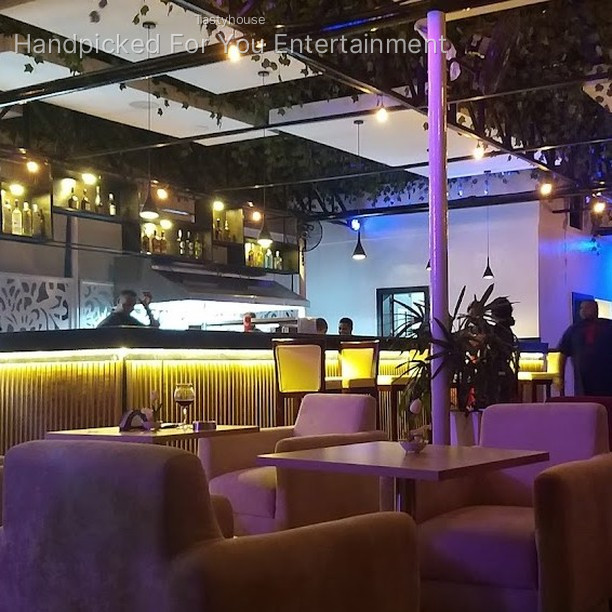 Charley’s Lounge Restaurant & Club