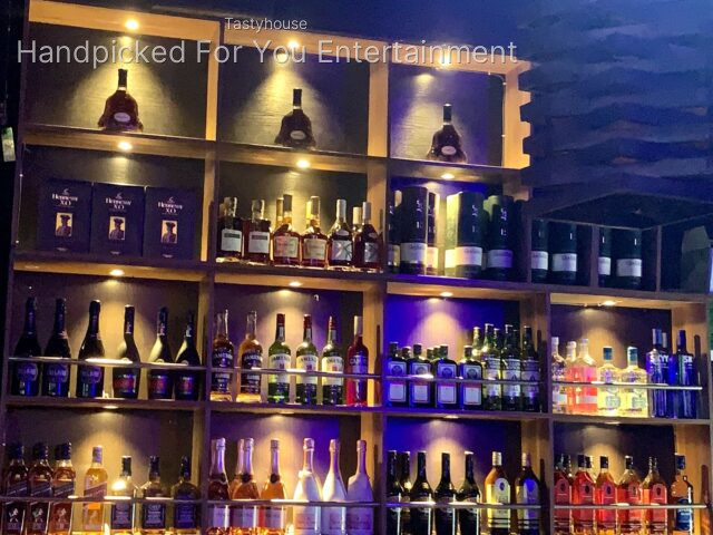 Avalanchelagos Restaurant Bar & Lounge
