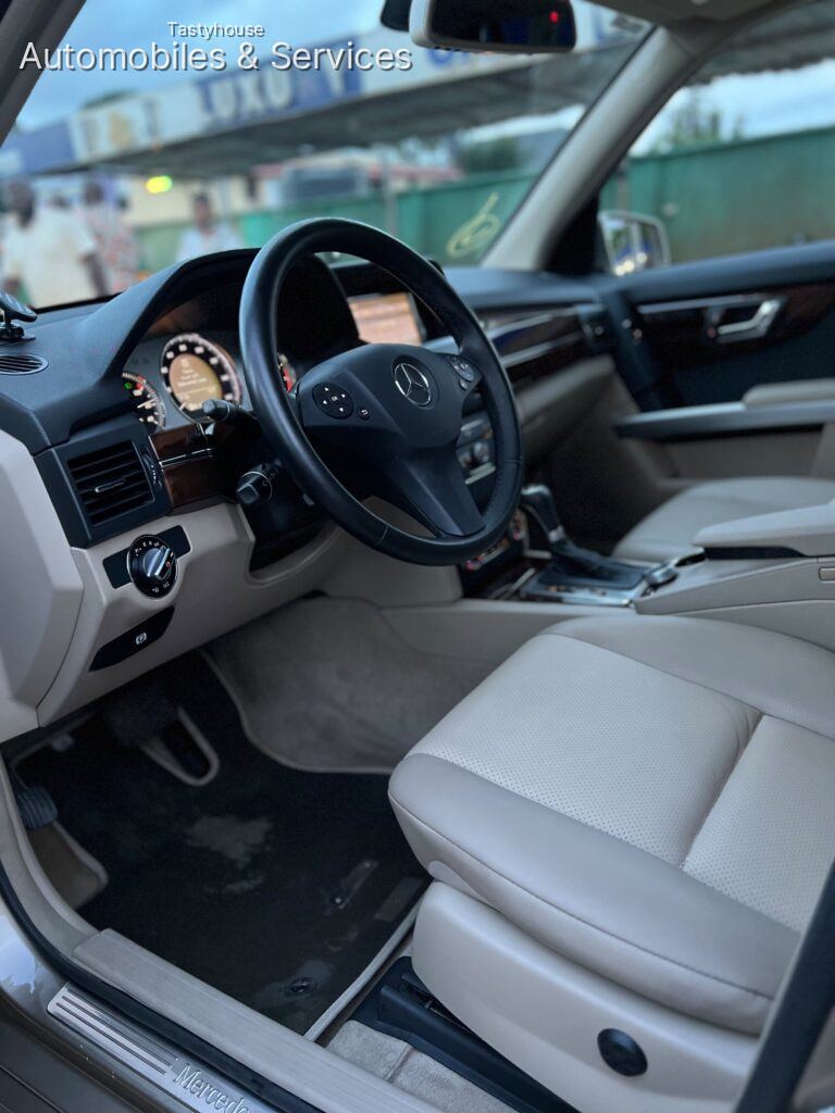 Mercedes Benz GLK350 2010Model