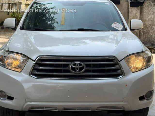 2010 ToyotaHighlander Limited