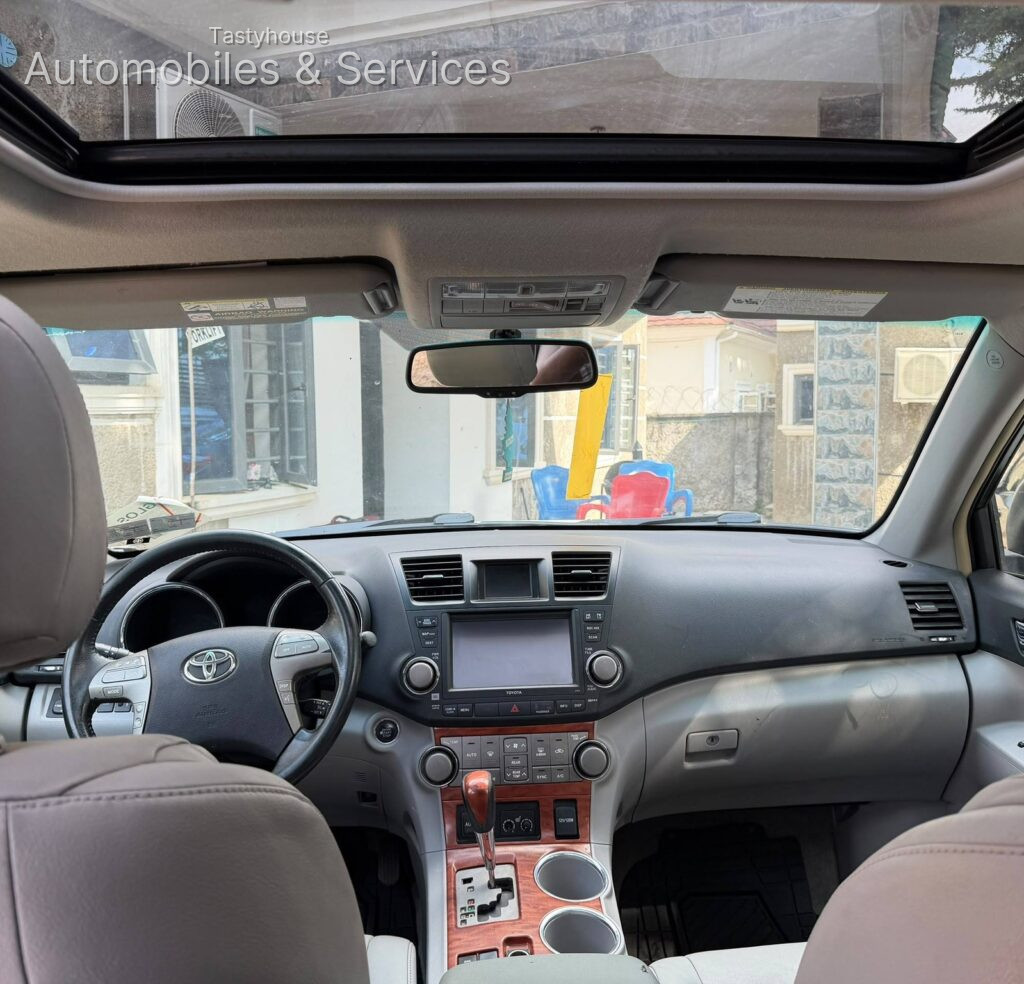 2010 ToyotaHighlander Limited