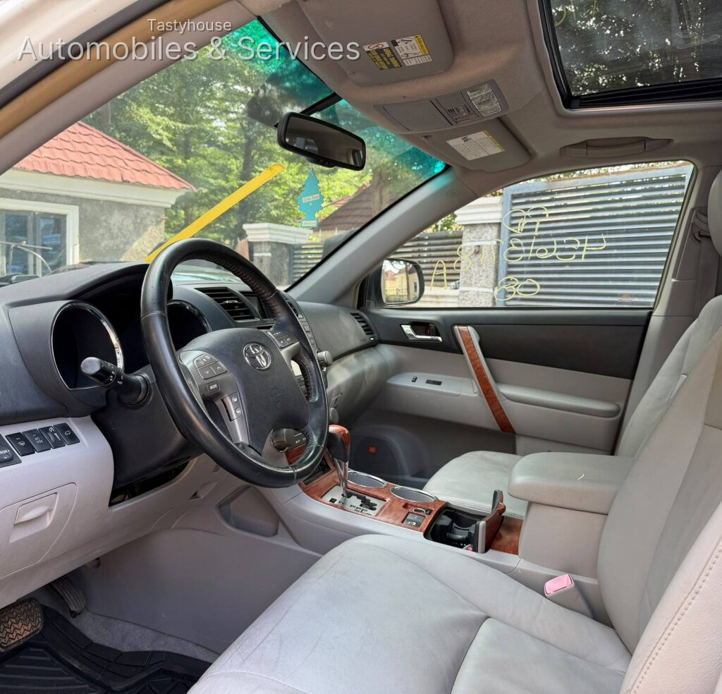 2010 ToyotaHighlander Limited