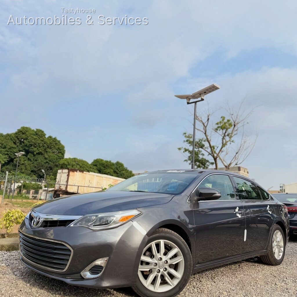 2013 TOYOTA AVALON XLEBlack