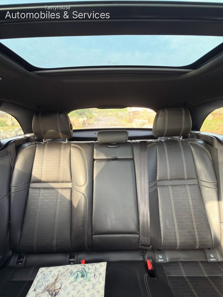 2019 RANGE ROVERVELAR P380 HSE