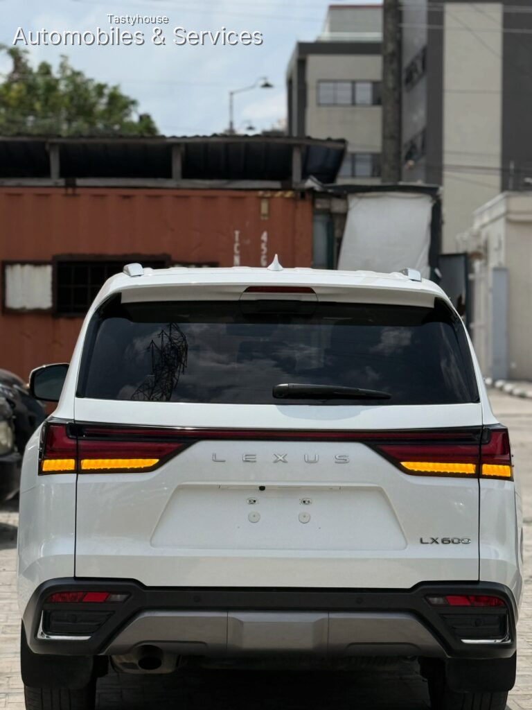 2022 LEXUS LX600