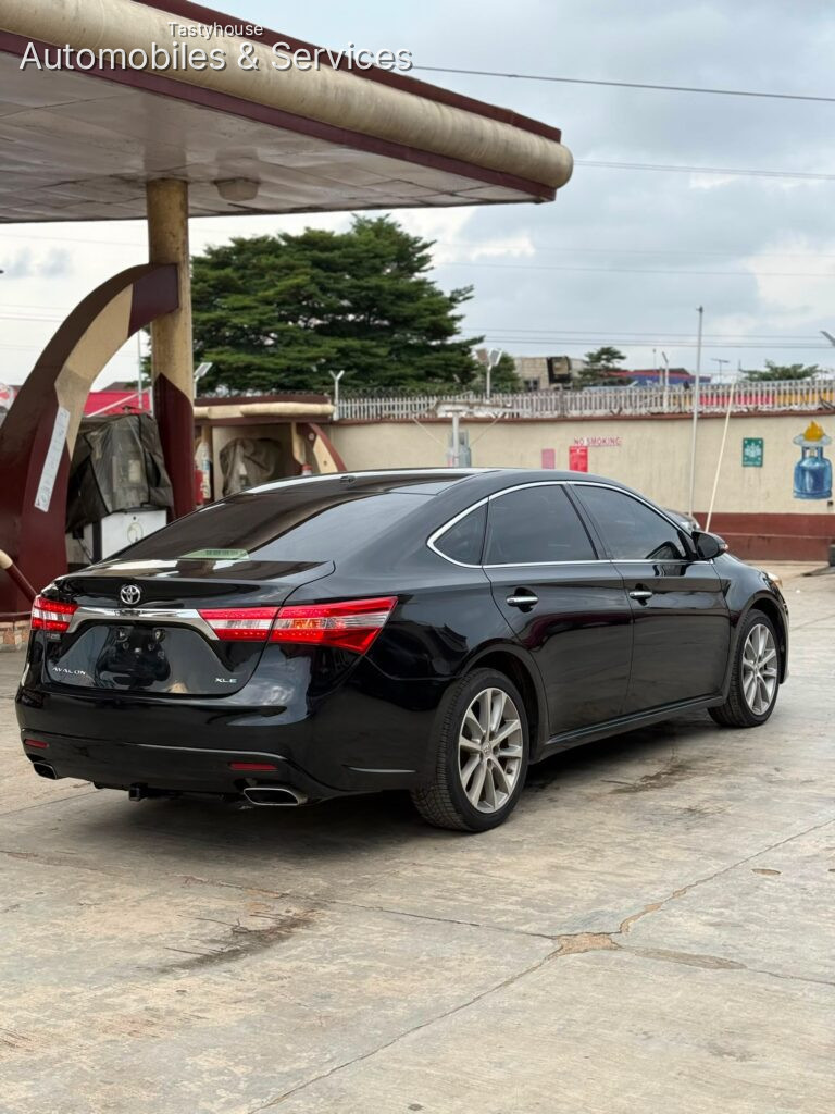2018 TOYOTA AVALON XLE