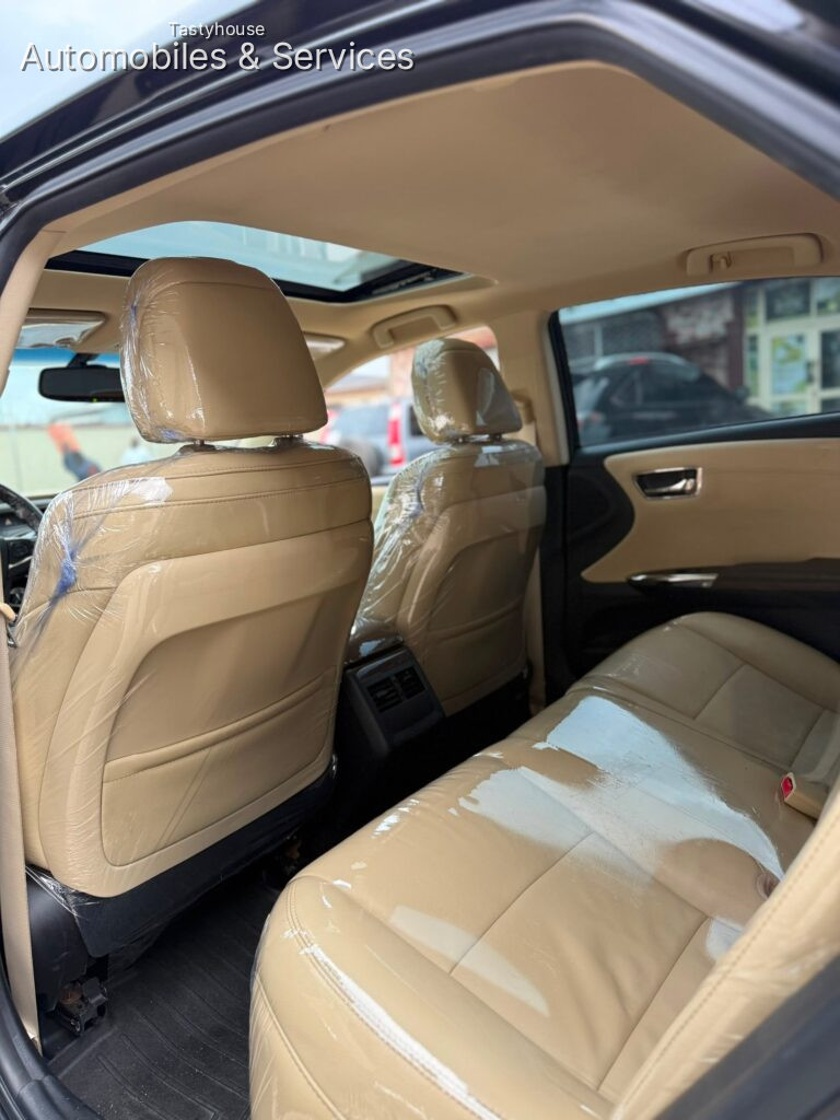 2018 TOYOTA AVALON XLE