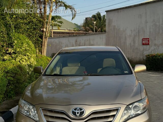 2010 TOYOTA CAMRY LE