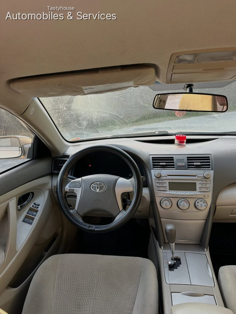 2010 TOYOTA CAMRY LE