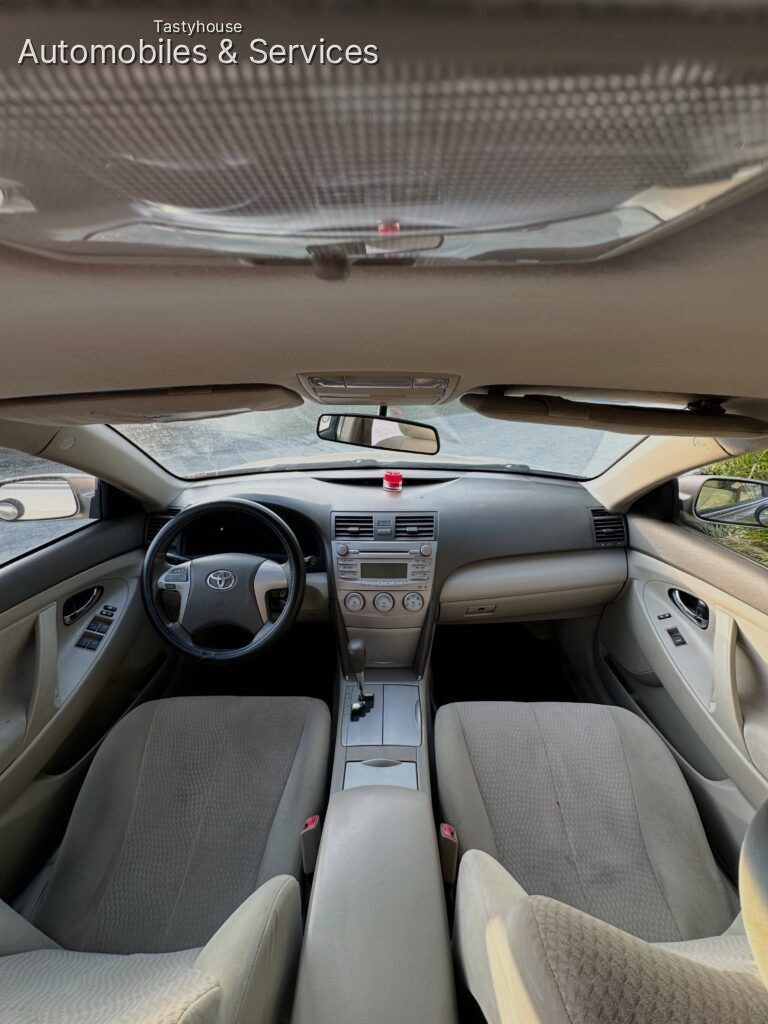 2010 TOYOTA CAMRY LE