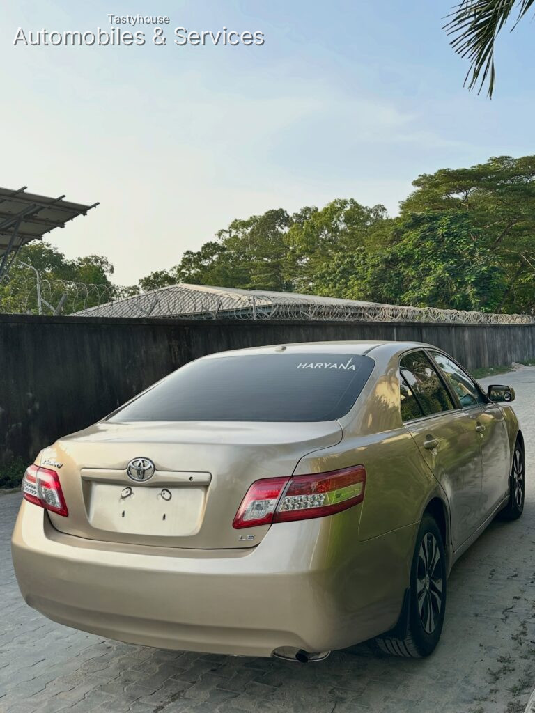 2010 TOYOTA CAMRY LE