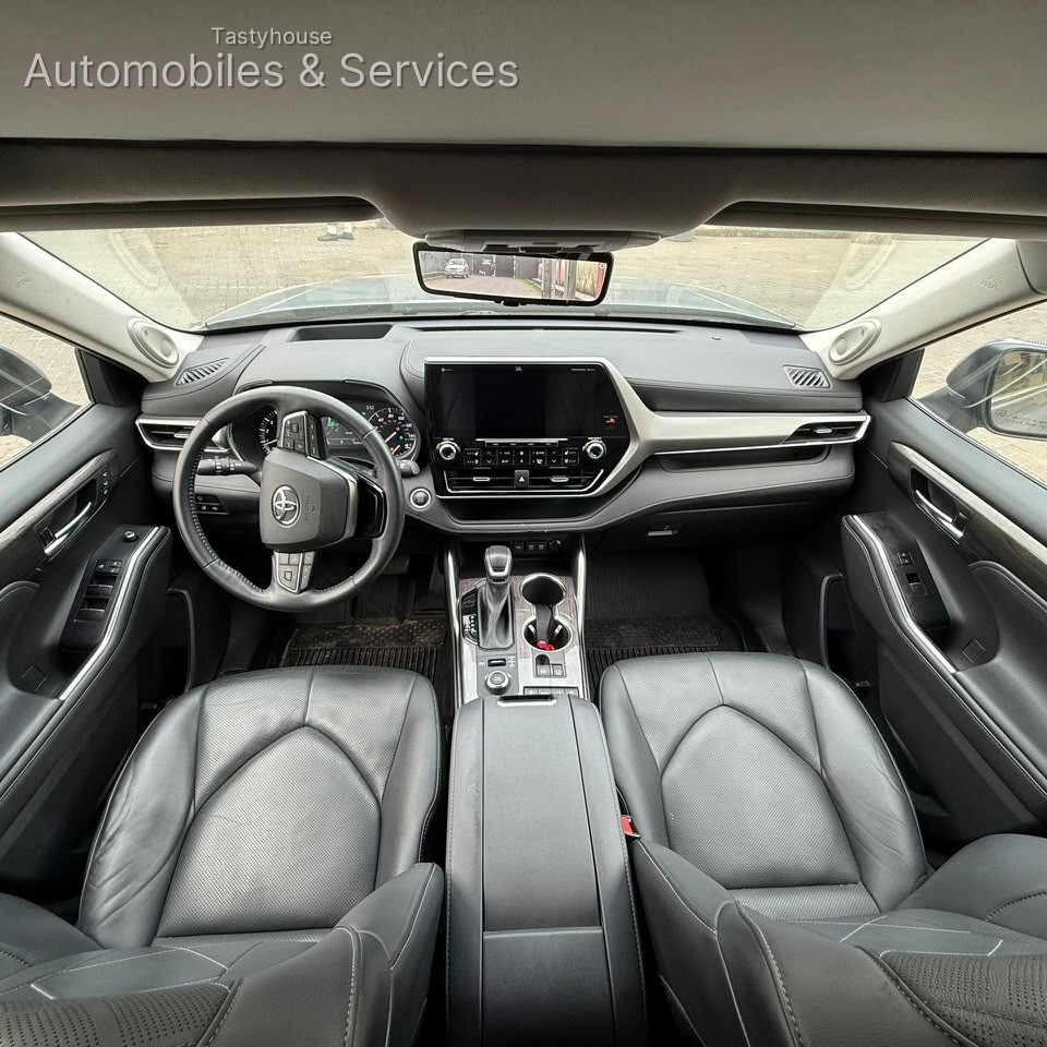 2022 TOYOTA HIGHLANDER PLATINUM