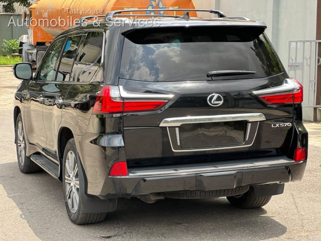 2017 LEXUS LX 570- BLACK ONOXBLOOD