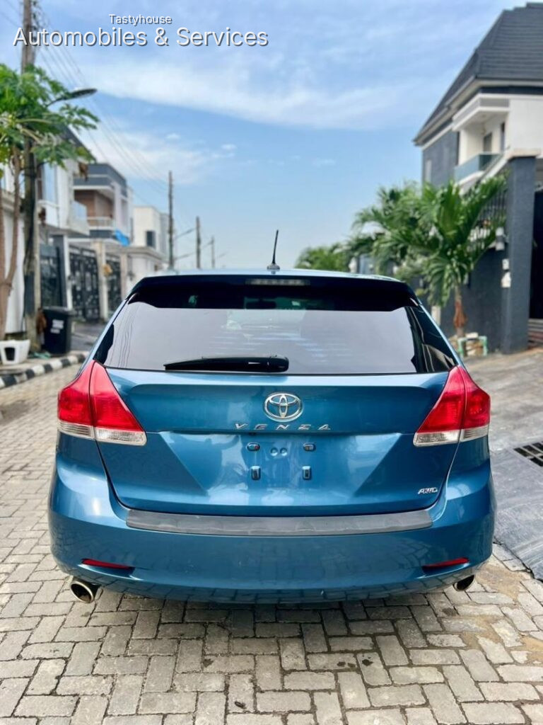 TOYOTA VENZA XLE 2012