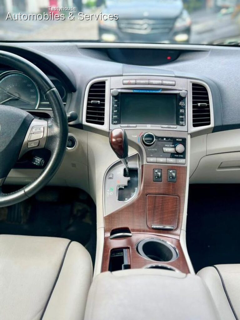 TOYOTA VENZA XLE 2012