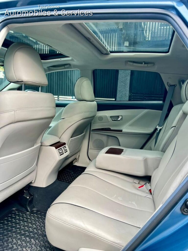 TOYOTA VENZA XLE 2012