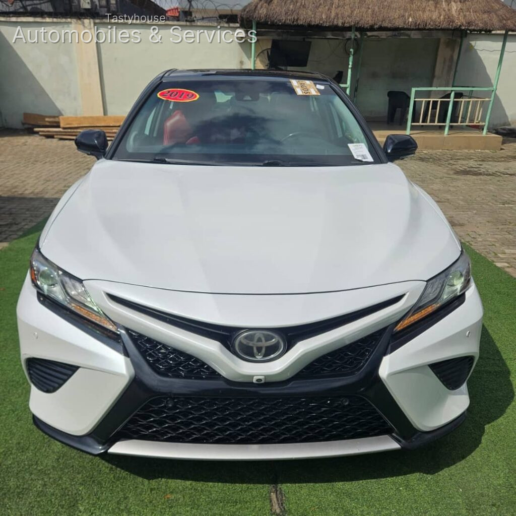 2019 TOYOTA CAMRY XSE
