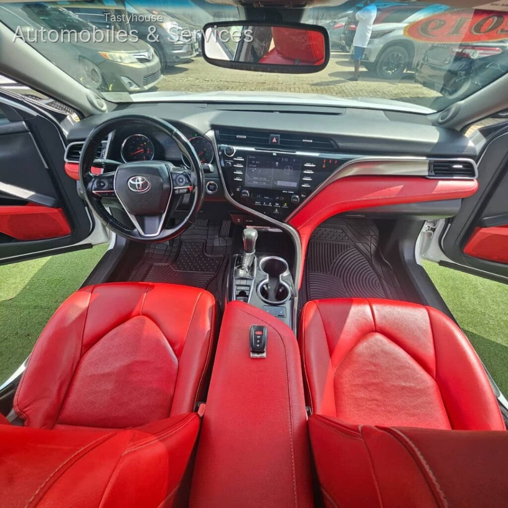 2019 TOYOTA CAMRY XSE