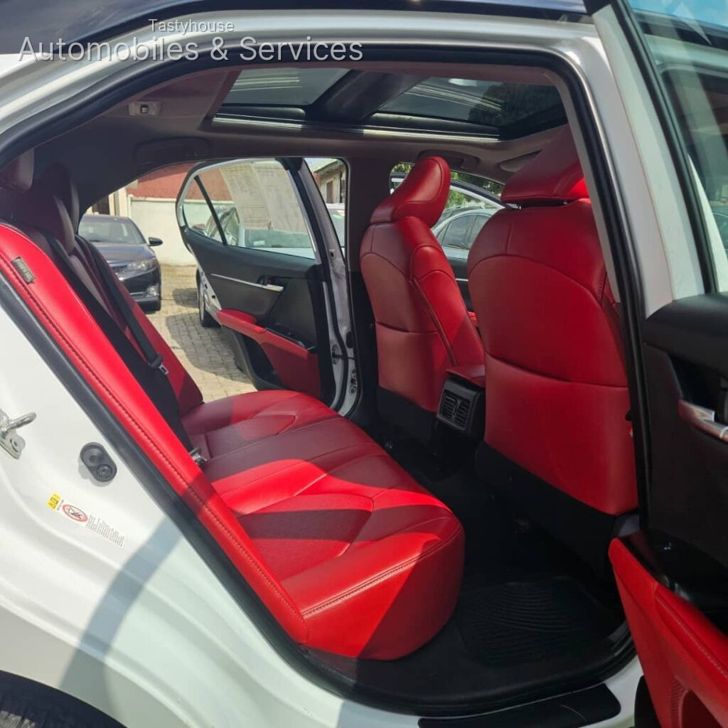 2019 TOYOTA CAMRY XSE