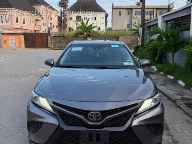 2019 TOYOTA CAMRY XSE