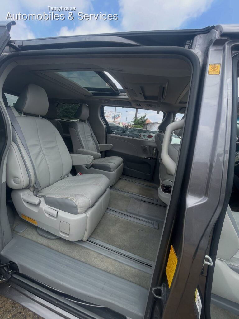 2013 Toyota sienna Limited