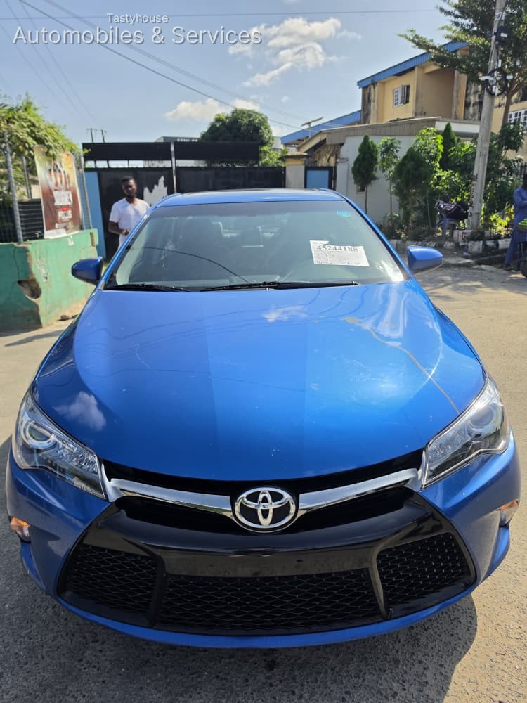 2015 TOYOTA CAMRY SE – SPECIAL