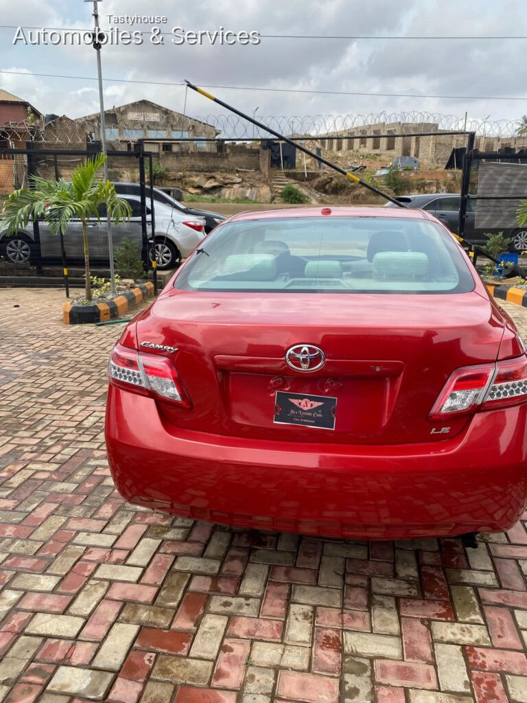 TOYOTA CAMRY 2011