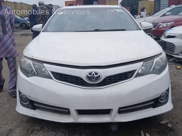 TOYOTA CAMRY