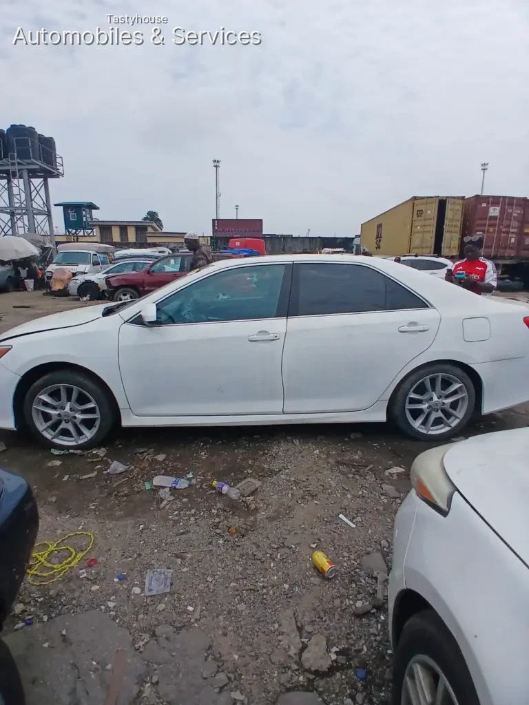 TOYOTA CAMRY