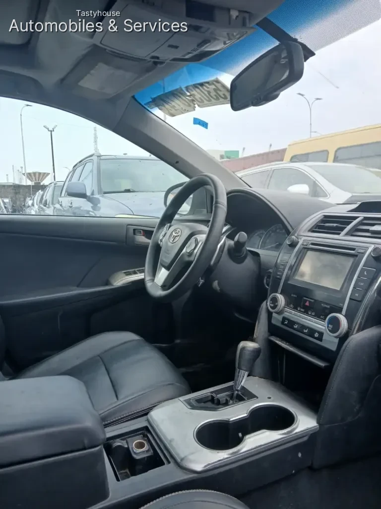 TOYOTA CAMRY