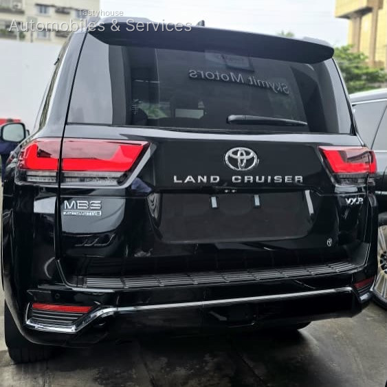 Landcruiser V.X.R, Autobiography