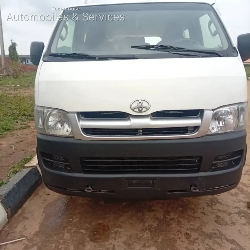 2014 Toyota Haice bus