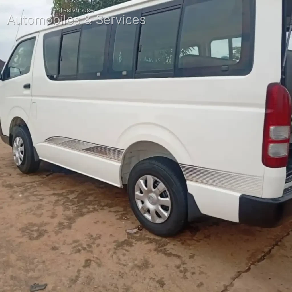 2014 Toyota Haice bus