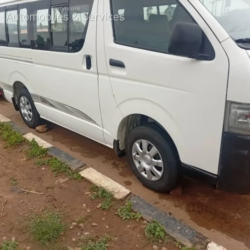 2014 Toyota Haice bus