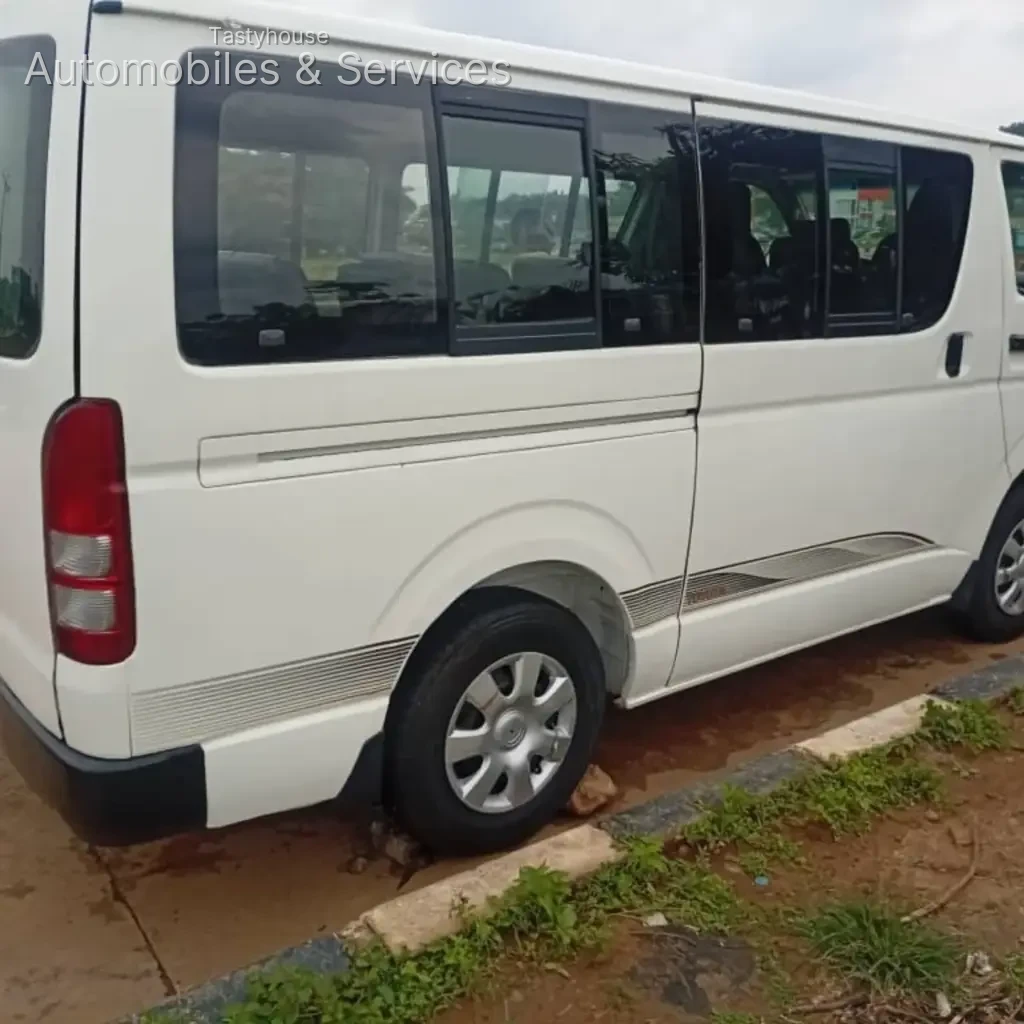 2014 Toyota Haice bus