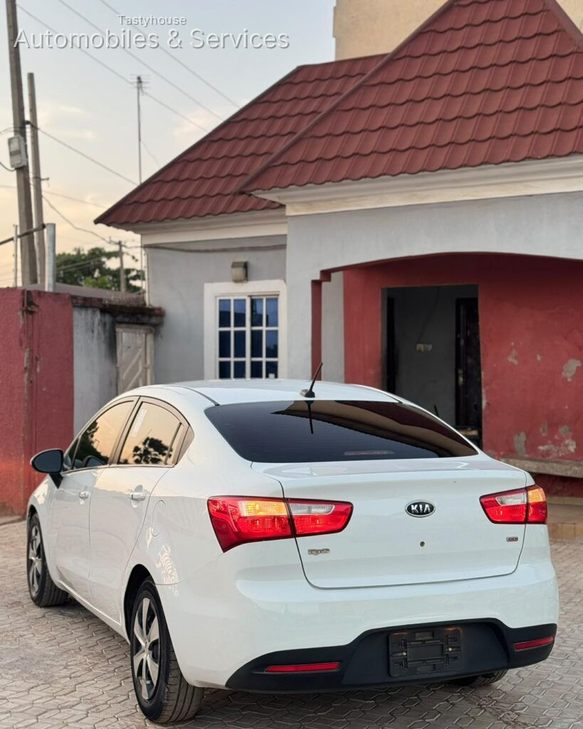 KIA RI 2012 MODEL