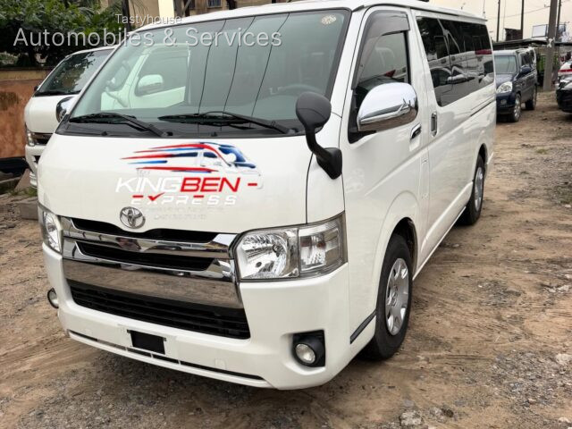 2015 Toyota hiace