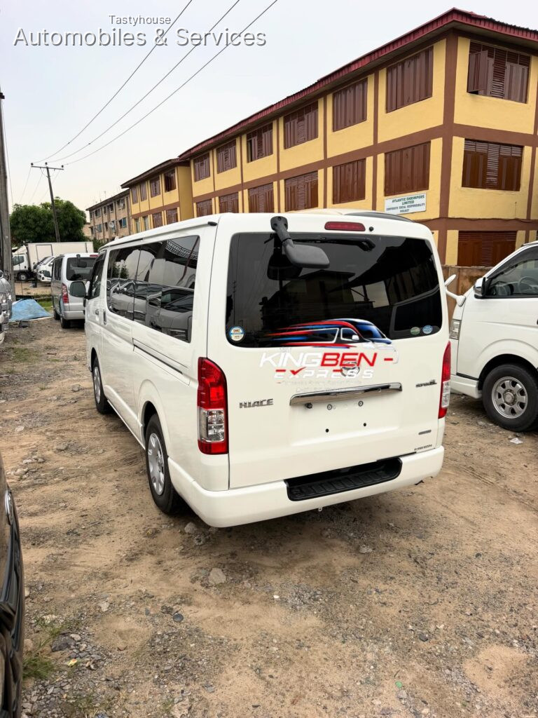 2015 Toyota hiace