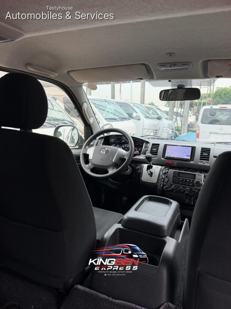 2015 Toyota hiace