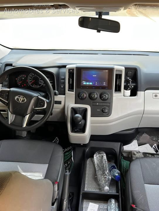 Toyota hiace bus 2024
