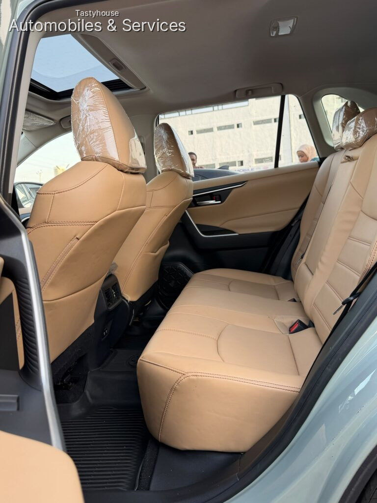 TOYOTA RAV4 XLE 2020!