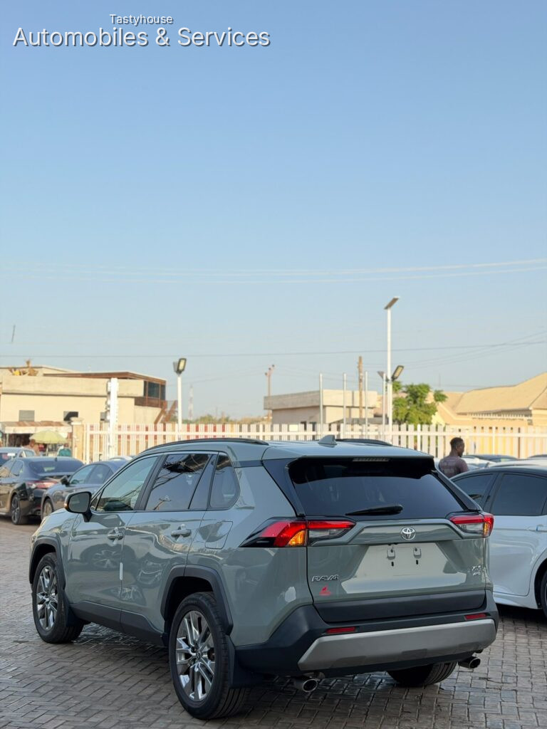 TOYOTA RAV4 XLE 2020!