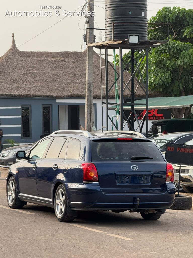 TOYOTA AVENSISSTATION WAGON 2010/2011 MODEL