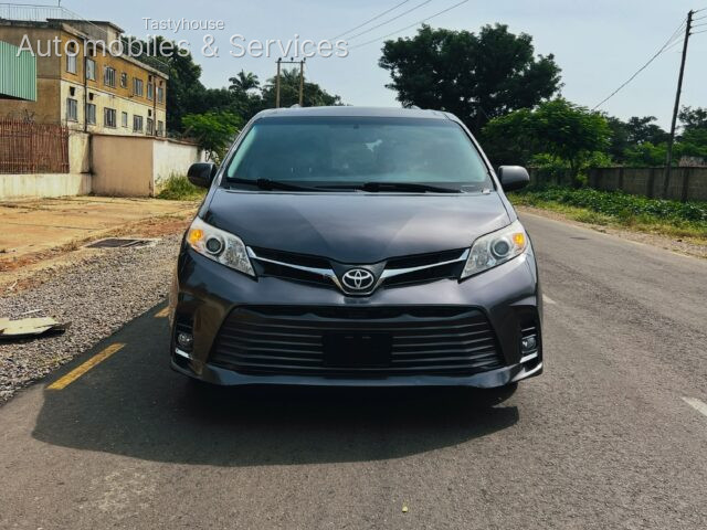 2016 TOYOTA SIENNA