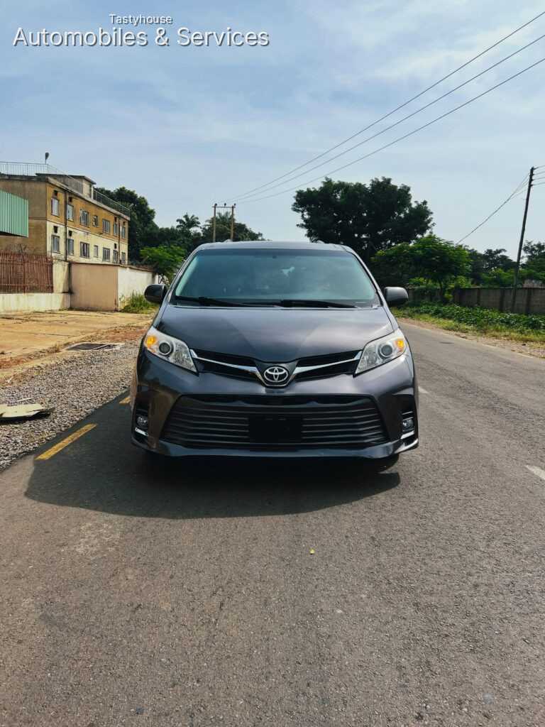 2016 TOYOTA SIENNA