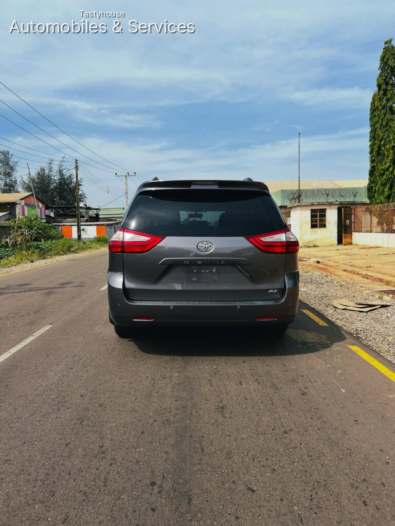 2016 TOYOTA SIENNA