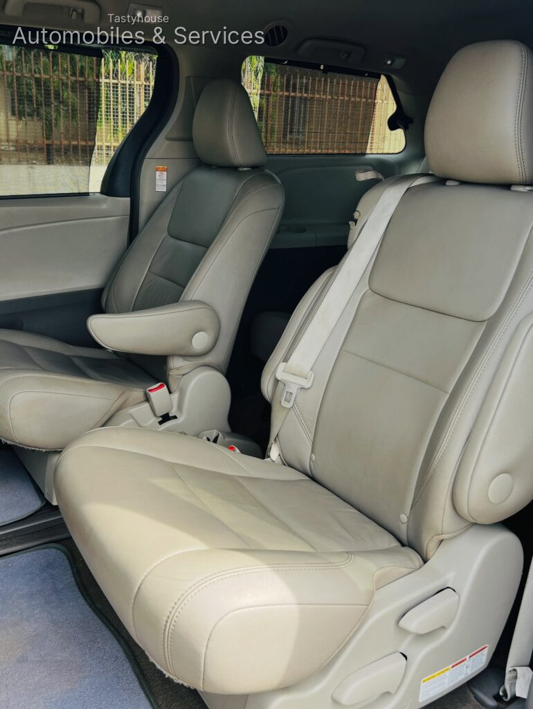 2016 TOYOTA SIENNA