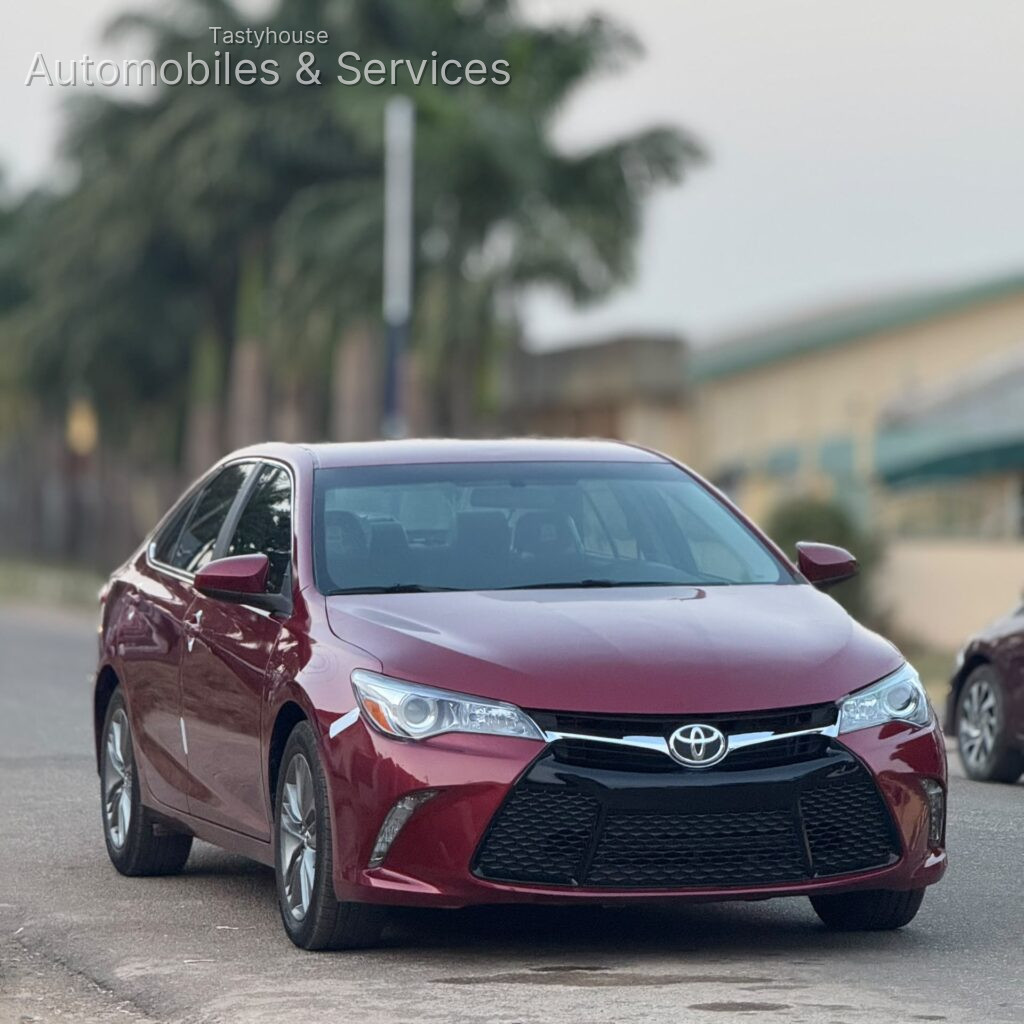 Toyota Camry SE 2016