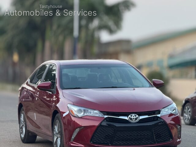 Toyota Camry SE 2016